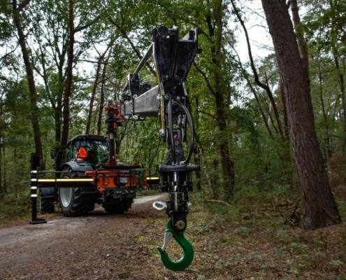 Bofram Techniek Tractor met Atlas autolaadkraan