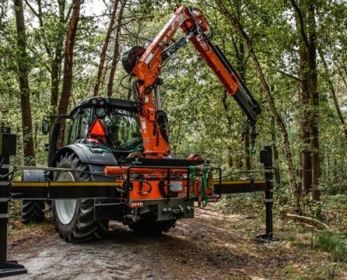 Bofram Techniek Tractor met Atlas autolaadkraan